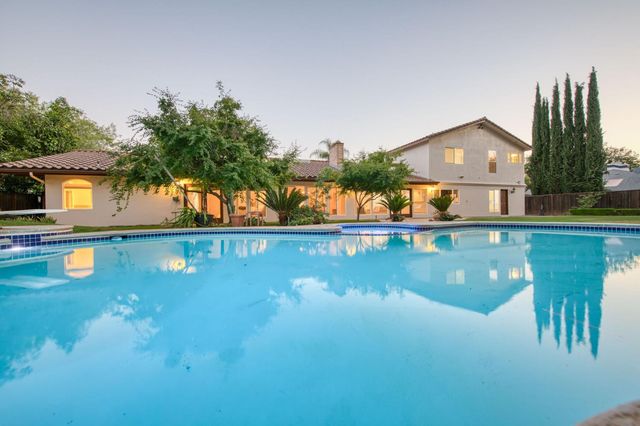 2510 W San Ramon Avenue, Fresno, CA 93711