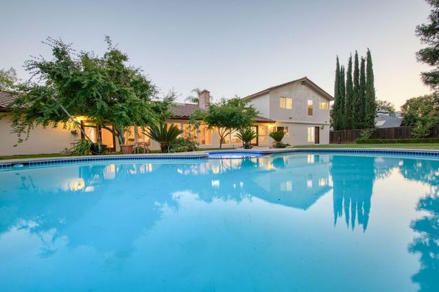 2510 W San Ramon Avenue, Fresno, CA 93711