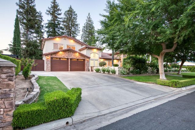 2510 W San Ramon Avenue, Fresno, CA 93711