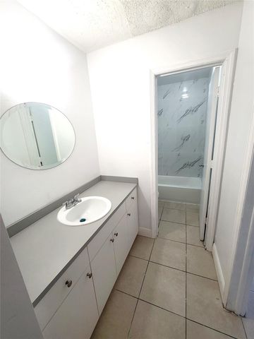 241 NE 35th Street 2, Oakland Park, FL 33334