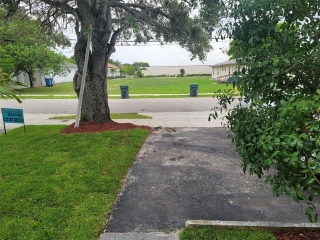241 NE 35th Street 2, Oakland Park, FL 33334