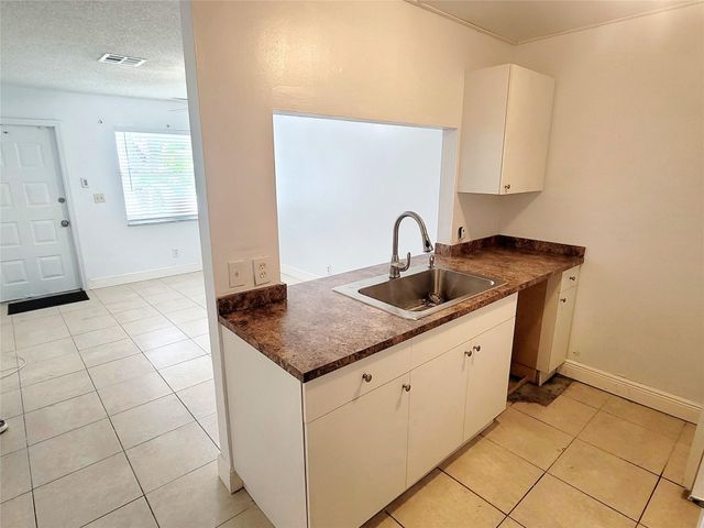 241 NE 35th Street 2, Oakland Park, FL 33334