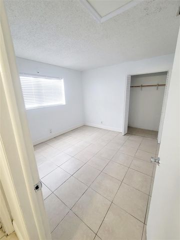 241 NE 35th Street 2, Oakland Park, FL 33334