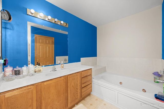 4447 W Lawn Avenue, Waukegan, IL 60085