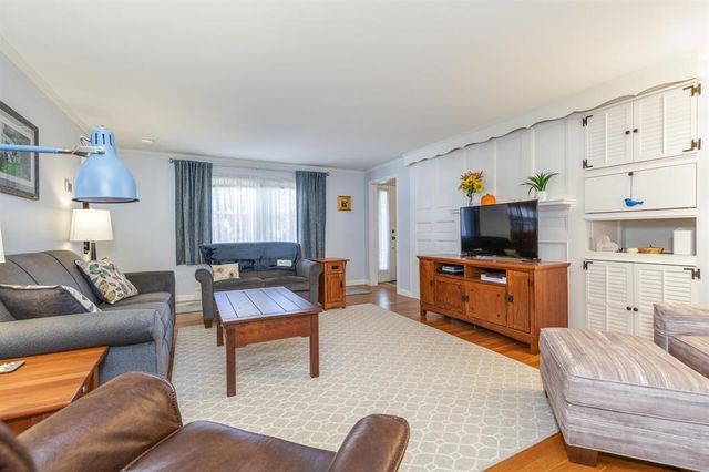 492 Woodlawn Ridge Road, Pembroke, NH 03275