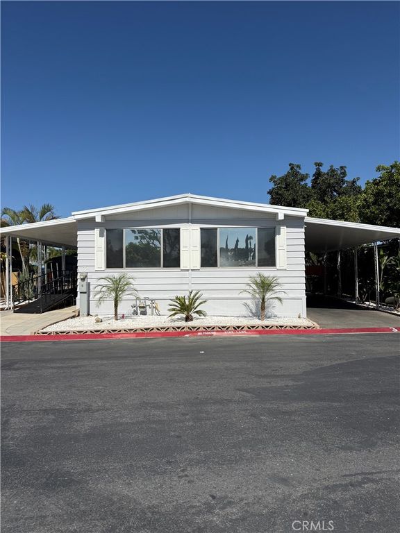 Image 1 of property listing at 995 Pomona Rd#3, Corona, CA 92882