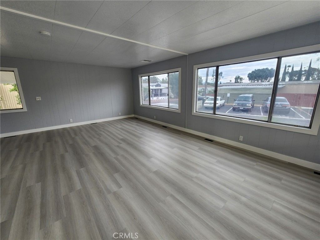 Image 11 of property listing at 995 Pomona Rd#3, Corona, CA 92882
