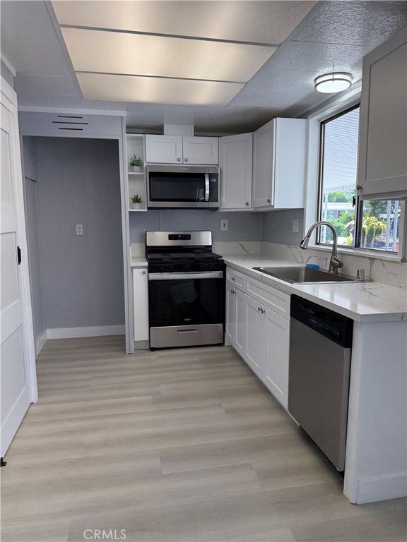Image 15 of property listing at 995 Pomona Rd#3, Corona, CA 92882