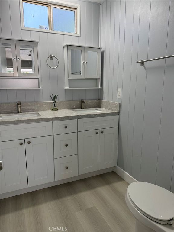Image 18 of property listing at 995 Pomona Rd#3, Corona, CA 92882