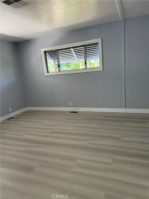 Image 24 of property listing at 995 Pomona Rd#3, Corona, CA 92882