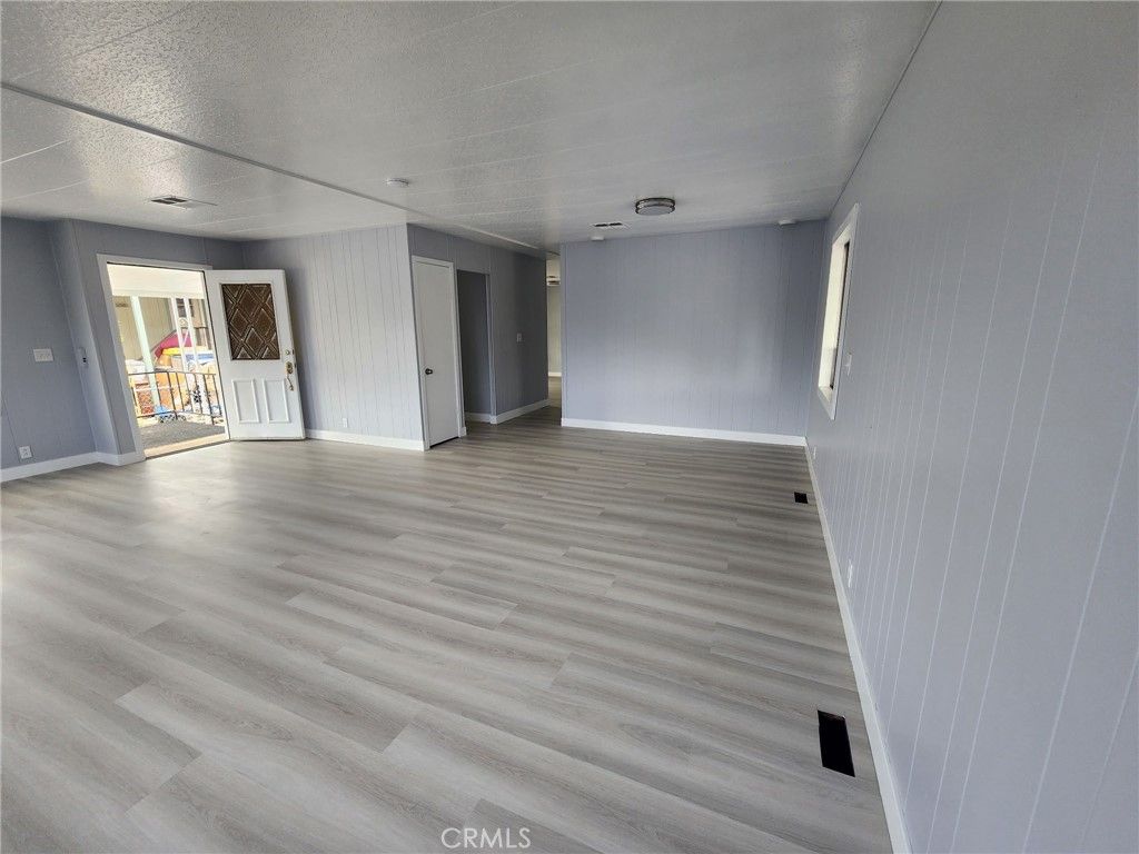 Image 8 of property listing at 995 Pomona Rd#3, Corona, CA 92882