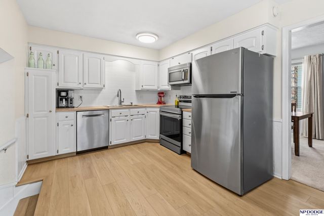 10312 W Street, Omaha, NE 68127