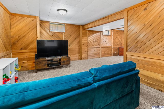 10312 W Street, Omaha, NE 68127