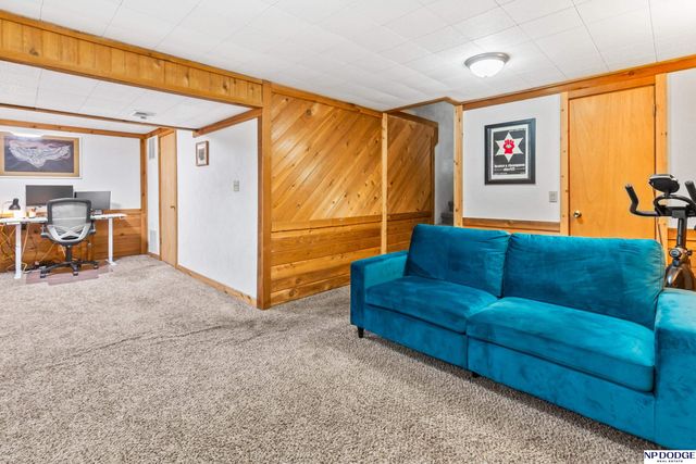 10312 W Street, Omaha, NE 68127