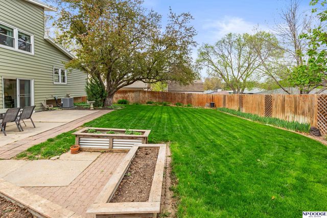 10312 W Street, Omaha, NE 68127