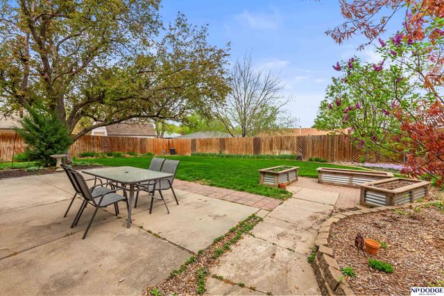 10312 W Street, Omaha, NE 68127