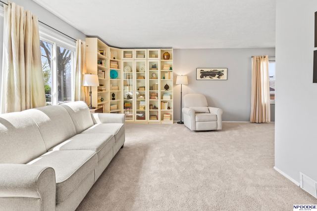 10312 W Street, Omaha, NE 68127