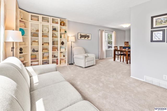 10312 W Street, Omaha, NE 68127