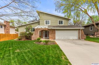 10312 W Street, Omaha, NE 68127