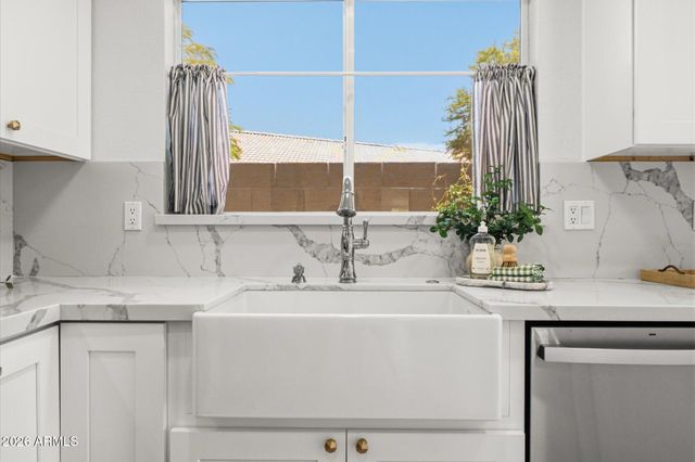 5055 E HILTON Avenue, Mesa, AZ 85206