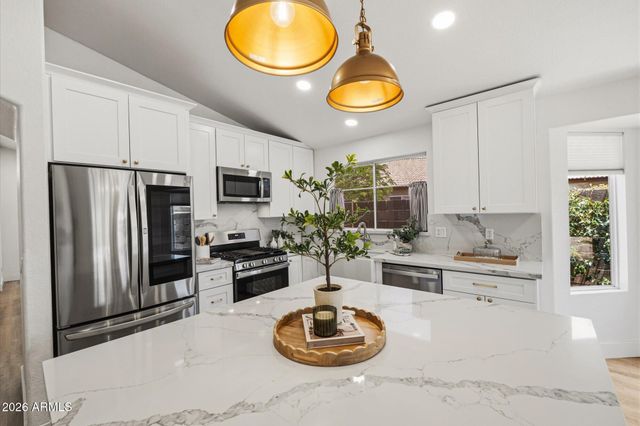 5055 E HILTON Avenue, Mesa, AZ 85206
