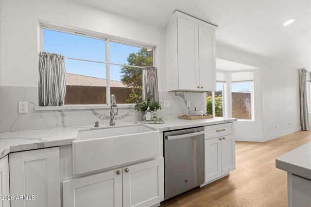 5055 E HILTON Avenue, Mesa, AZ 85206