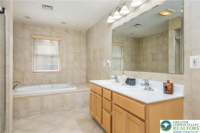 6159 Decker Road, Lehman Twp, PA 18324