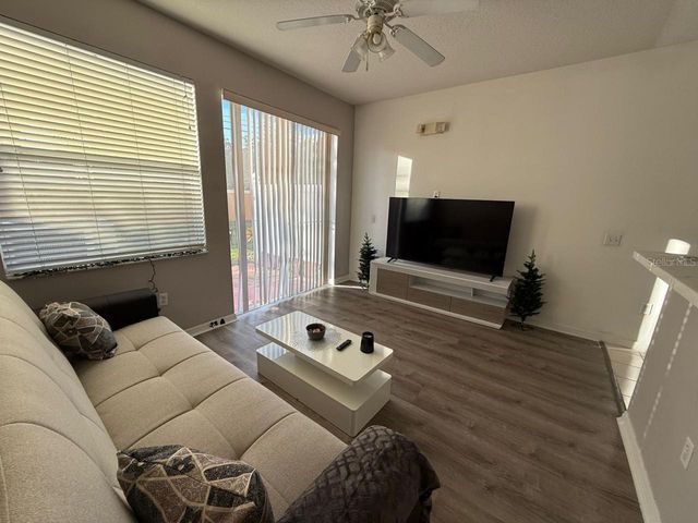 5210 PARADISE CAY CIRCLE, Kissimmee, FL 34746