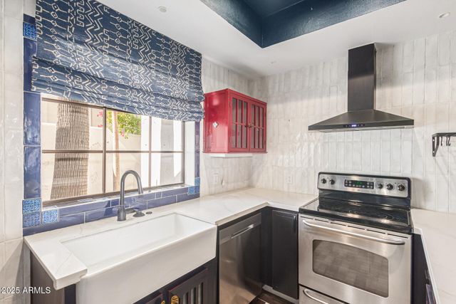 6153 N 28th Place, Phoenix, AZ 85016