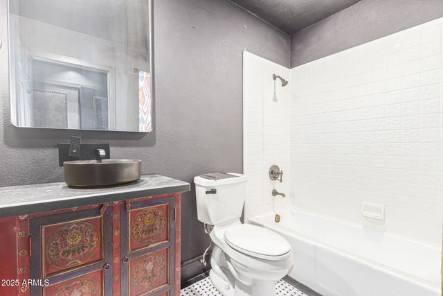 6153 N 28th Place, Phoenix, AZ 85016