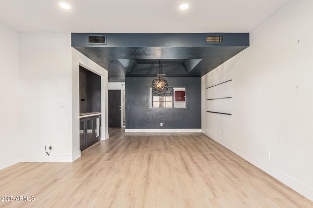 6153 N 28th Place, Phoenix, AZ 85016