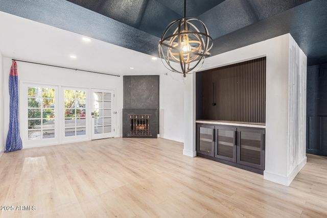 6153 N 28th Place, Phoenix, AZ 85016