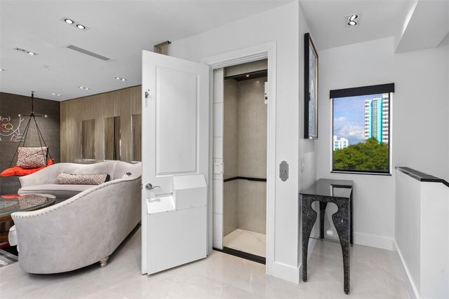 3021 Riomar Street, Fort Lauderdale, FL 33304