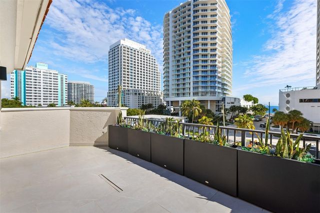 3021 Riomar Street, Fort Lauderdale, FL 33304