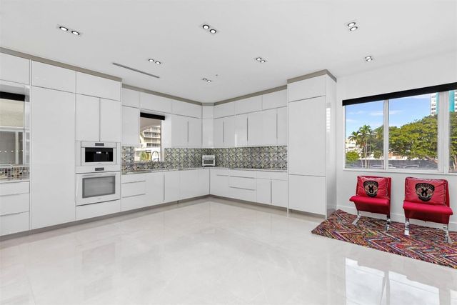 3021 Riomar Street, Fort Lauderdale, FL 33304