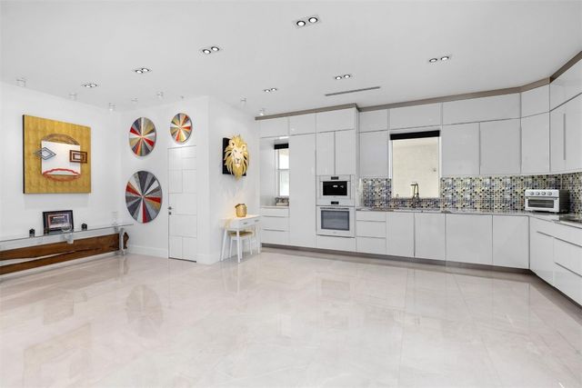 3021 Riomar Street, Fort Lauderdale, FL 33304