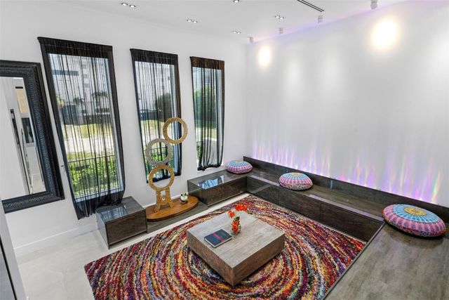 3021 Riomar Street, Fort Lauderdale, FL 33304