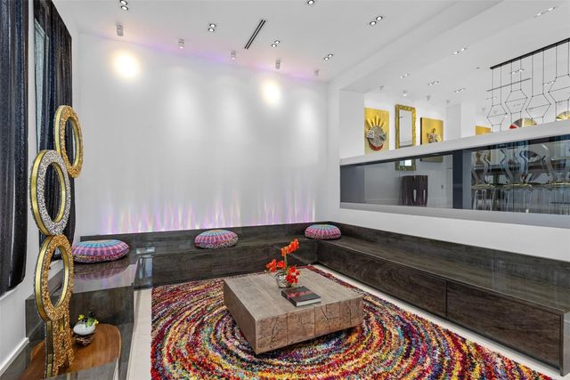 3021 Riomar Street, Fort Lauderdale, FL 33304