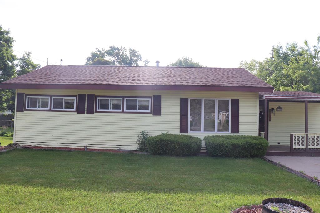 1100 Heavenridge Road, Essexville, MI 48732