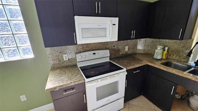 6960 SW 39th Street E101, Davie, FL 33314