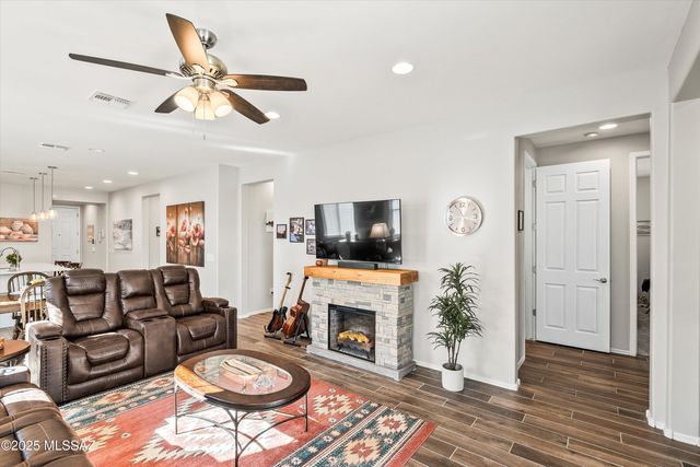 11825 E Becker Drive, Vail, AZ 85641