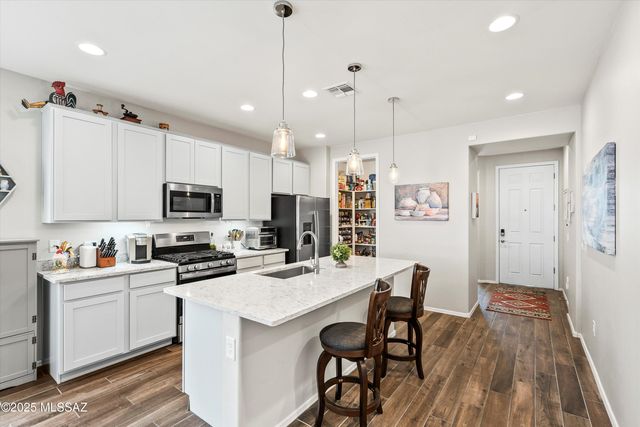 11825 E Becker Drive, Vail, AZ 85641