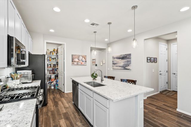 11825 E Becker Drive, Vail, AZ 85641