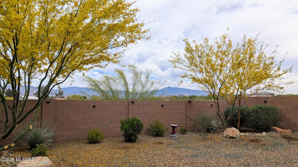 11825 E Becker Drive, Vail, AZ 85641