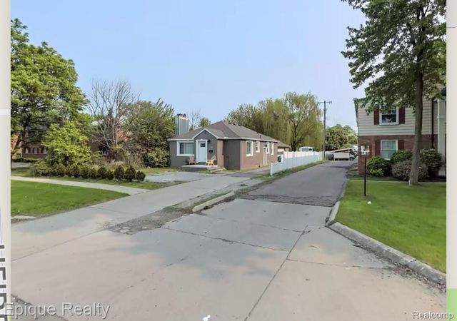 659 W Maple Road, Clawson, MI 48017