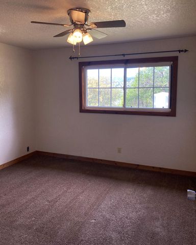 45218 Hammond Drive, Three Rivers, CA 93271