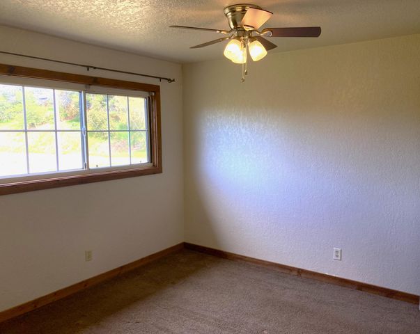 45218 Hammond Drive, Three Rivers, CA 93271