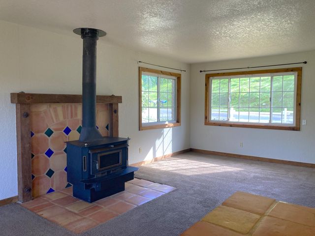 45218 Hammond Drive, Three Rivers, CA 93271