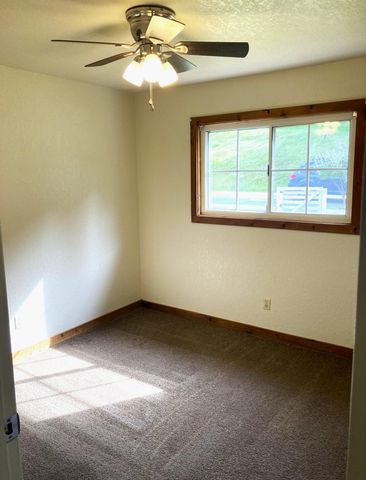 45218 Hammond Drive, Three Rivers, CA 93271