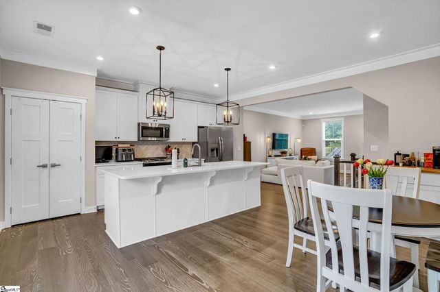 20 Rollins Avenue, Greenville, SC 29607